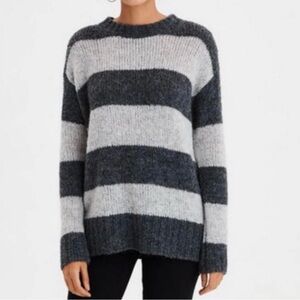 American Eagle Jegging Fit Gray Striped Sweater Size M